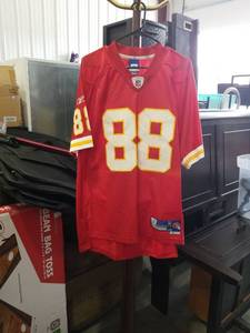 lot 3316 image: Tony Gonzalez Kansas City Chiefs #88 Reebok NFL Jersey Size Medium