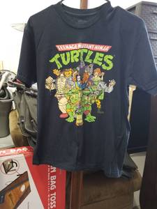 lot 3320 image: Teenage Mutant Ninja Turtles Character Group T-Shirt Size Medium