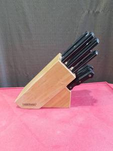 lot 3344 image: Farberware Kitchen Knife Set with Wooden Block