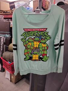 lot 4309 image: Teenage Mutant Ninja Turtles Long Sleeve Pullover Sweatshirt Size XL