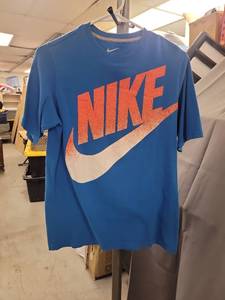 lot 4313 image: Nike Logo T-Shirt Blue Cotton Short Sleeve Size XL