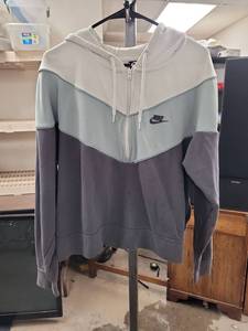 lot 4324 image: Nike Colorblock Hoodie Size 2X