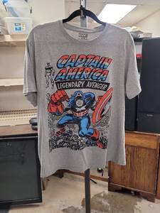 lot 4327 image: Marvel Captain America Legendary Avenger T-Shirt Size Large