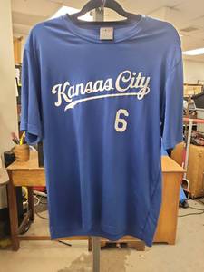 lot 4330 image: Lorenzo Cain Kansas City Royals Baseball Jersey #6 Size Medium