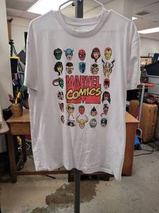 lot 4332 image: Marvel Comics Character Heads White T-Shirt Size Large