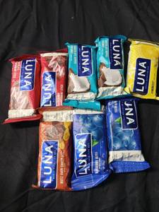 lot 2437 image: Luna Protein Bars Mixed Variety Pack 8 count