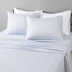 lot 1382 image: Amazon Basics Lightweight Microfiber 4-Piece Bed Sheet Set, Full, Aqua, Printed