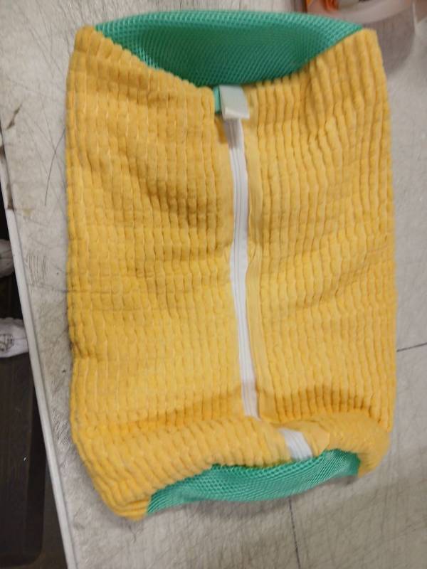 lot 41703 image: Sneaker Washing Bag - Retail $25