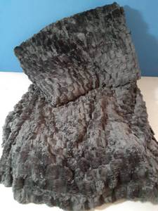 lot 20465 image: Black Furry Throw Blanket  - Retail $0
