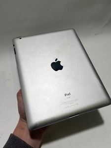 lot 5 image: 16Gig Apple IPad - Silver Back - Black Front - see images charger included