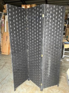 lot 104 image: Black Wicker 3 Panel Accordion Privacy Wall 6