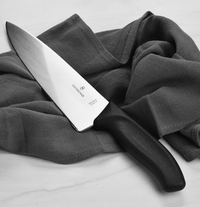 lot 28 image: Victorinox Swiss Classic 8 Chefs Knife