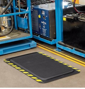 lot 3 image: Hog Heaven� Nitrile Mat - 58 thick, 3 x 5, BlackYellow Retails $154