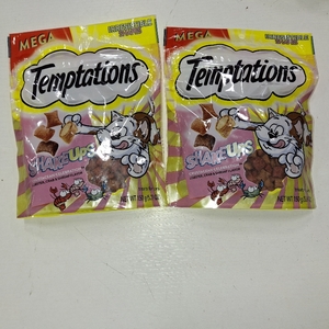 lot 5714 image: 2 Packs Temptations ShakeUps Crustacean Celebration Cat Treats with Lobster, Seafood, Crab and Shrimp - 5.29oz