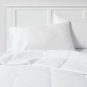 lot 1302 image: FullQueen All Season Comforter Insert White - Room Essentials Microfiber, Secure Corner Tabs, Box Quilting, 170 Thread Count - Retail $40