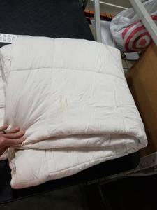 lot 1323 image: KingCali King Large Block Linen Comforter  Cream - Retail $0