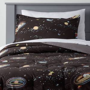 lot 1358 image: Twin Space Kids Comforter Set - Pillowfort - Retail $45