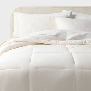 lot 1362 image: FullQueen Performance Sateen Comforter and Shams Set Ivory - Threshold - Retail $89