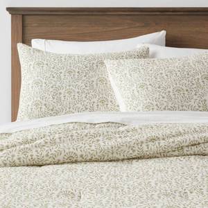 lot 1382 image: 3pc King Traditional Vine Printed Comforter and Sham Set Green - Threshold Dobby Weave, OEKO-TEX Certified, 3-Piece - Retail $109