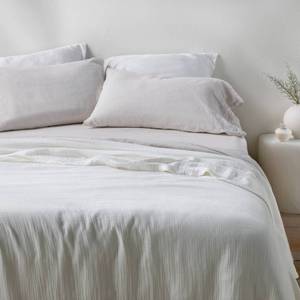 lot 1412 image: FullQueen Rayon from Bamboo Matelasse Blanket White - Casaluna - Retail $70