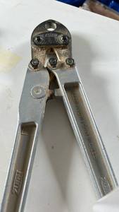 lot 50527 image: ZURN PEX Crimping Tool with Blue Handles