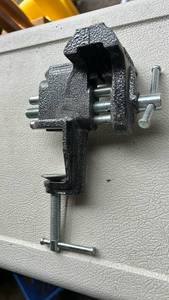 lot 50570 image: Cast Iron Bench Vise with Clamp Mount