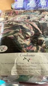 lot 50594 image: Croscill Floral Queen Comforter Set