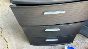 lot 50601 image: Sterilite 3-Drawer Storage Tower