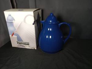 lot 4642 image: Corning Thermique Blue 1 Quart Thermal Server Coffee Pot with Box