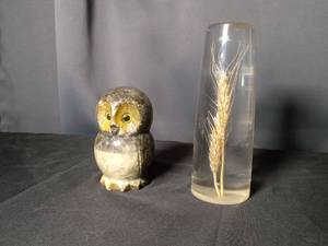 lot 4653 image: Decorative Owl Figurine and Wheat Specimen Glass Cylinder Set