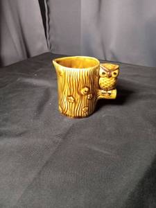 lot 4657 image: Ceramic Owl Tree Trunk Coffee Mug