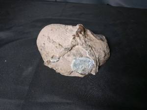 lot 4658 image: Natural Agate Geode with Crystal Druzy Interior