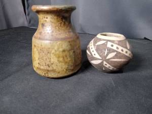 lot 4686 image: Native American Pottery Collection - Vase and Bowl Set
