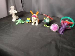 lot 4692 image: Mixed Action Figures and Small Toys Lot