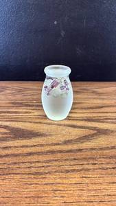 lot 40543 image: Frosted Glass Vase with Decorative Pattern