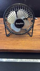 lot 40553 image: EasyAcc Small Desktop USB Fan