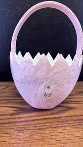 lot 40567 image: Pink Frosted by Basket with Scalloped Edge and Handle