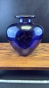 lot 40569 image: Cobalt Blue Glass Vase