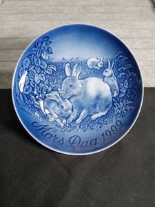 lot 3038 image: 1999 B&G Mothers Day Collector Plate