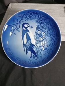 lot 3044 image: 1994 B&G Mothers Day Jubilee Woodpecker Plate