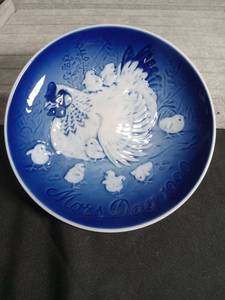 lot 3046 image: Bing & Grondahl Mothers Day Plate 1990