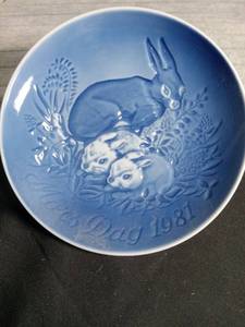 lot 3050 image: 1981 B&G Mothers Day Collector Plate