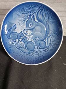 lot 3061 image: 1977 B&G Mothers Day Commemorative Plate