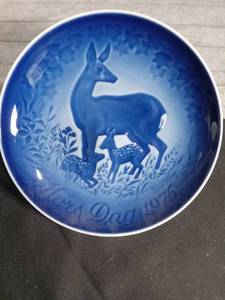 lot 3062 image: Bing & Grondahl Mothers Day Plate 1975