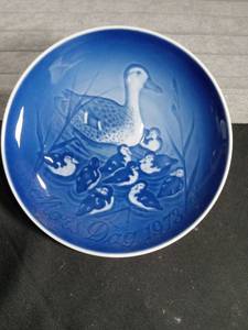 lot 3063 image: 1973 B&G Mothers Day Plate - Duck Family Design