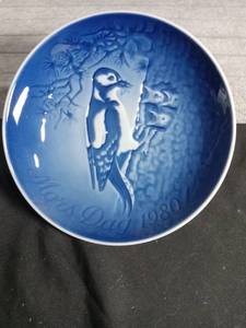 lot 3068 image: 1980 Bing & Grondahl Mothers Day Plate