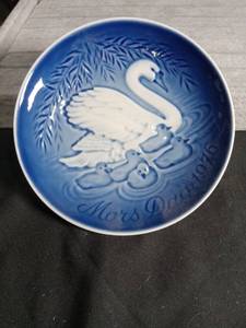 lot 3069 image: B&G Copenhagen Mothers Day Plate 1976