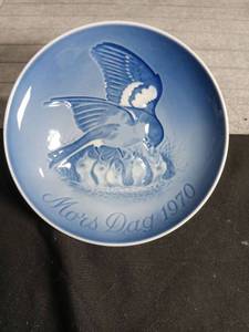 lot 3070 image: 1970 B&G Denmark Mothers Day Plate