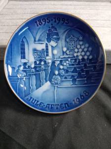 lot 2267 image: 1994 Bing & Grondahl Christmas in Church Plate