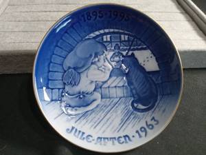lot 2268 image: 1963 B&G Christmas Elf Centennial Plate